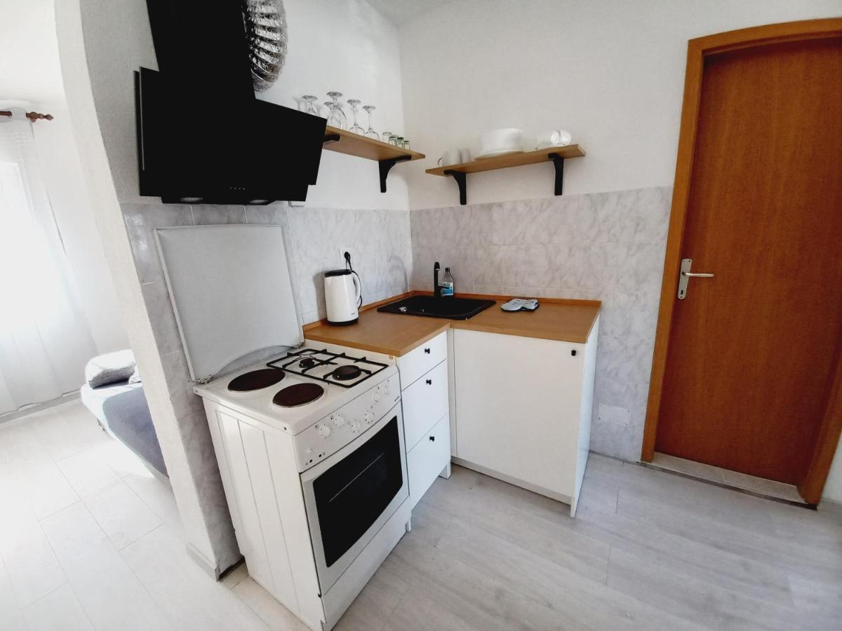 Apartments Toni Rogoznica  Eksteriør billede